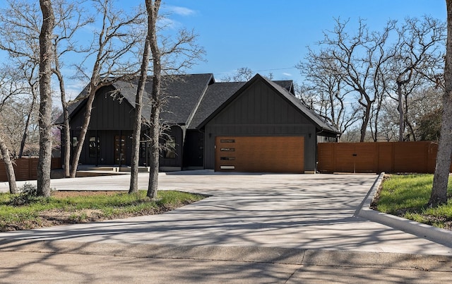 view of front facade featuring a garage