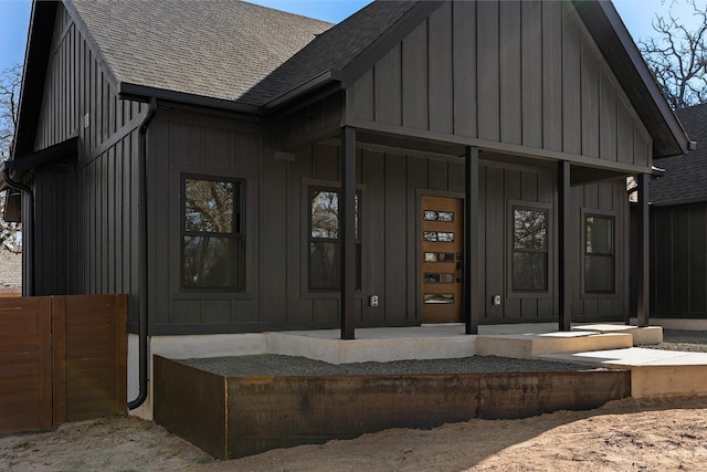 property entrance featuring a porch