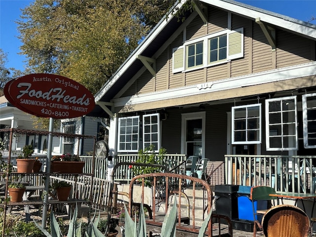 view of front of house featuring covered porch