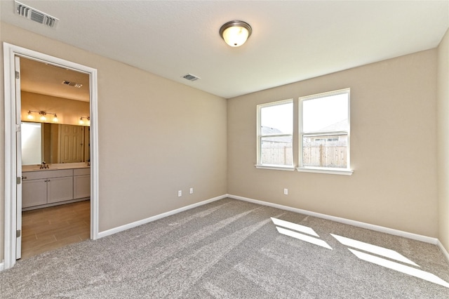 empty room featuring carpet floors