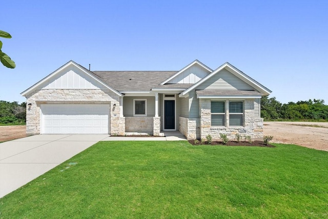 craftsman house featuring a front yard and a garage