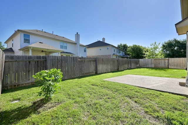 view of yard featuring a patio