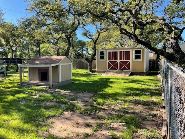 view of yard with a storage shed