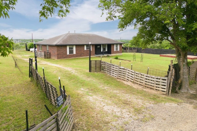 view of yard featuring a rural view