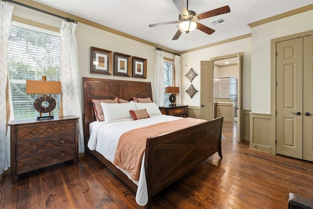 bedroom with dark hardwood / wood-style flooring, ceiling fan, crown molding, and a closet