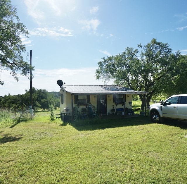 view of front of home with a front lawn