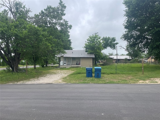 view of front of house with a front lawn