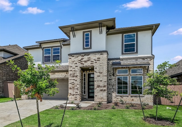 view of front of property featuring a front lawn