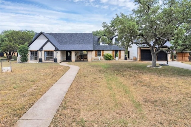 view of front of home featuring a garage and a front yard