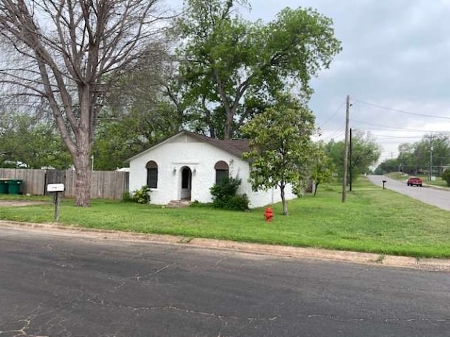 view of front of house with a front yard