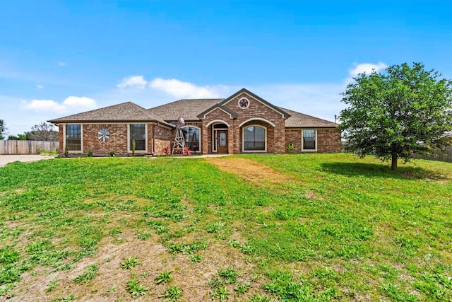 single story home featuring a front yard