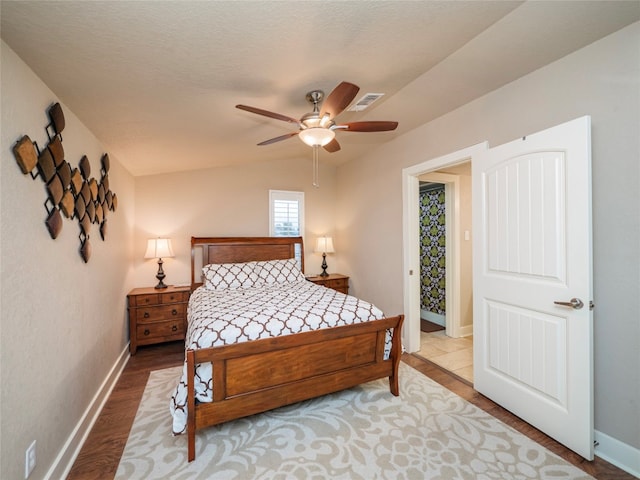 bedroom featuring a textured ceiling, ceiling fan, and hardwood / wood-style flooring