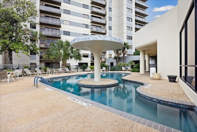 view of swimming pool