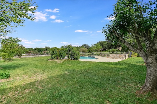 view of yard with a fenced in pool