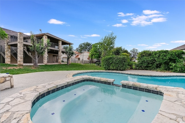 view of swimming pool