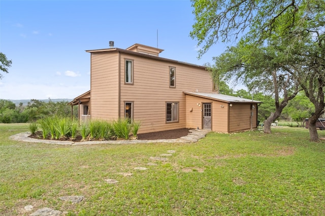 back of house featuring a yard