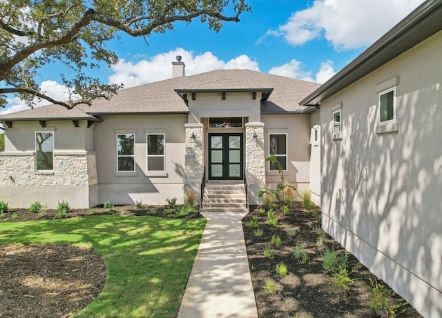 property entrance featuring a yard