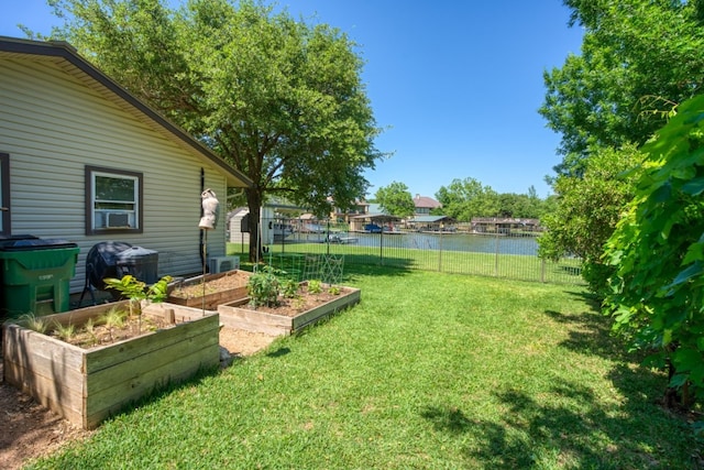 view of yard featuring a water view