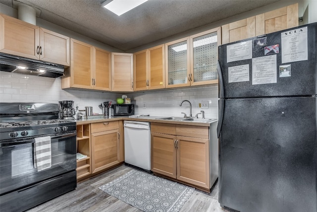 kitchen featuring light hardwood / wood-style floors, black appliances, backsplash, sink, and light brown cabinetry