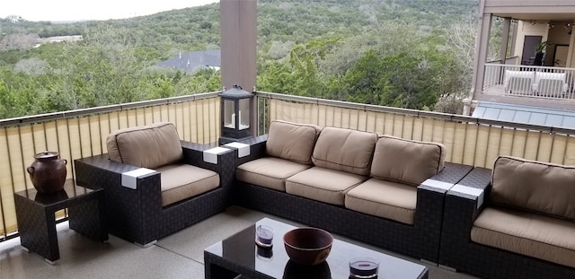 balcony featuring an outdoor hangout area