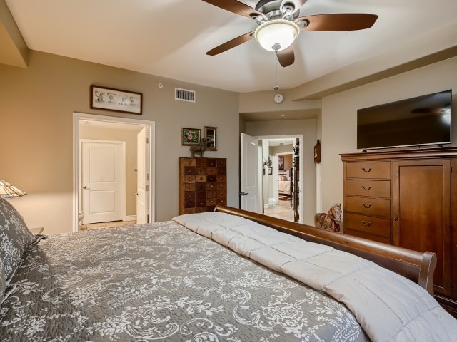 bedroom featuring ceiling fan