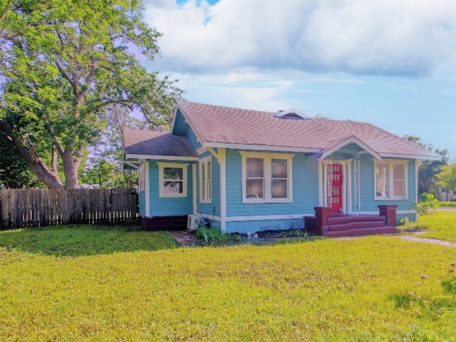 view of front of home featuring a front lawn