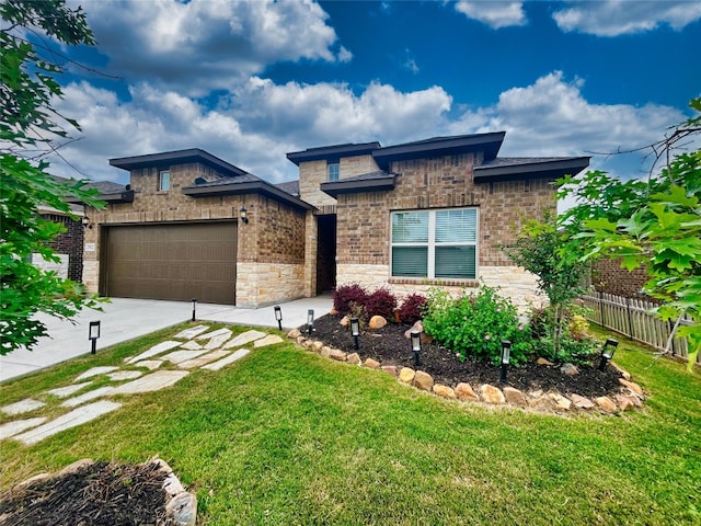 view of front of property featuring a front lawn