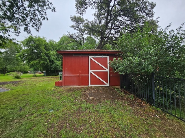 view of outbuilding with a yard