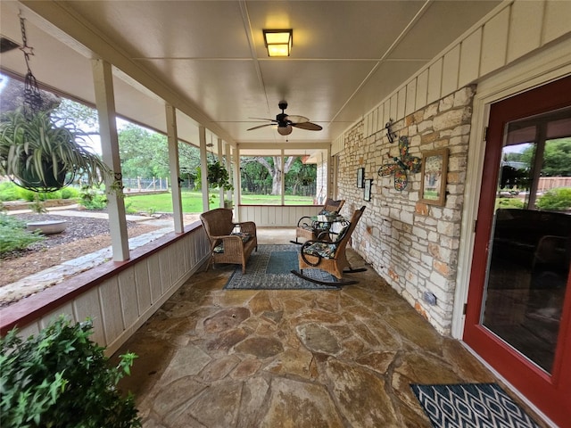 sunroom / solarium featuring ceiling fan