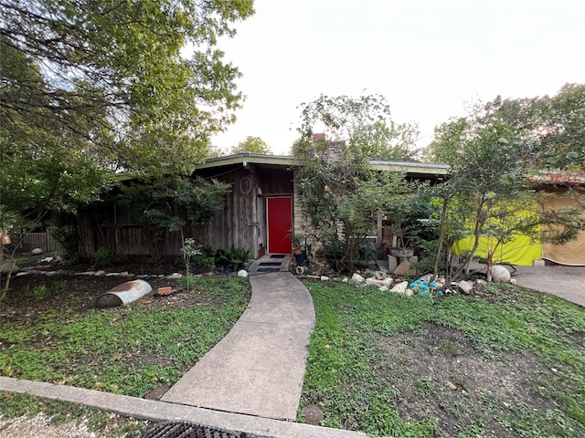 view of front of property