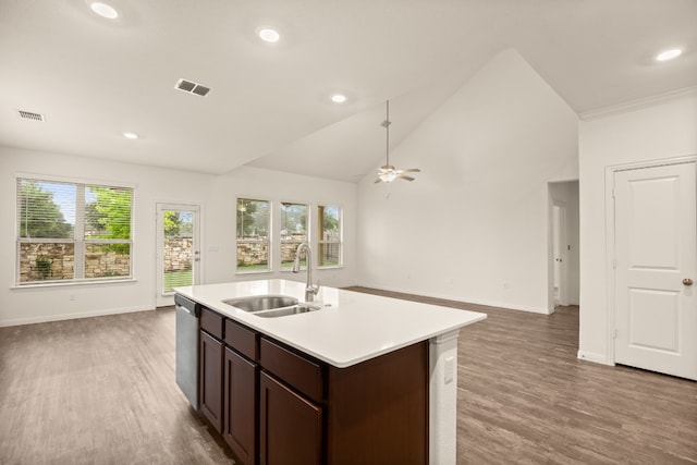 kitchen featuring sink, a center island with sink, lofted ceiling, dishwasher, and wood-type flooring