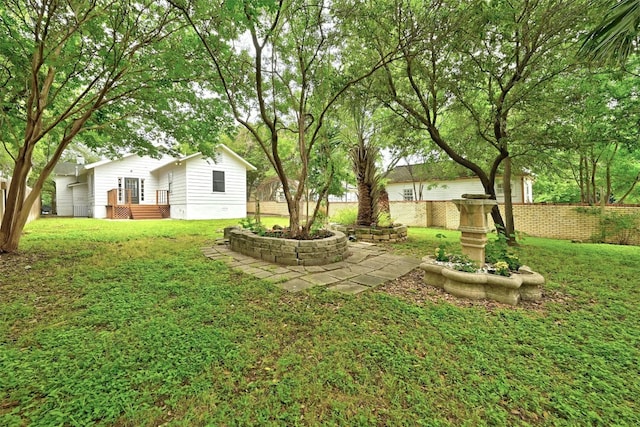 view of yard featuring a patio