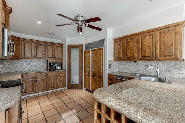 kitchen with backsplash, sink, and stainless steel appliances