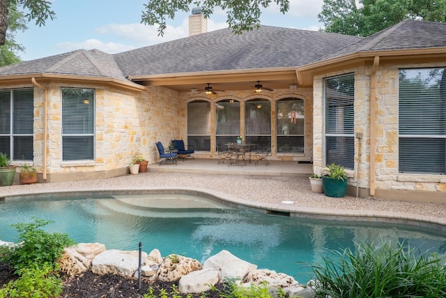 view of swimming pool with a patio area and ceiling fan