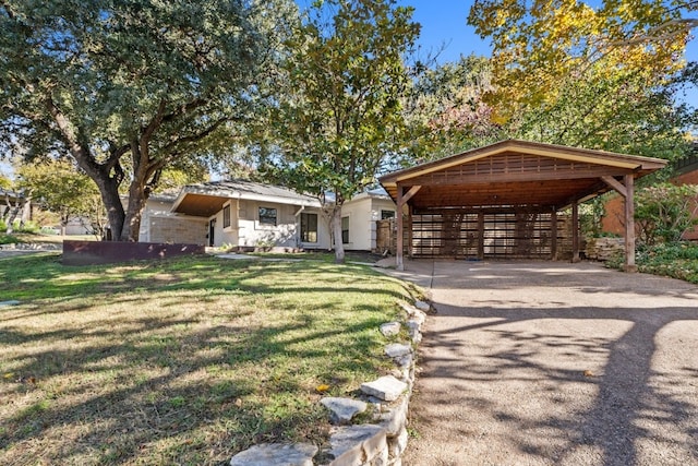 view of front of home with a front lawn and a carport