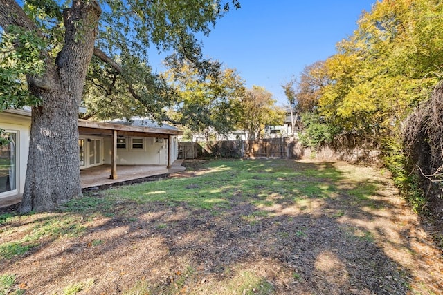 view of yard with a patio