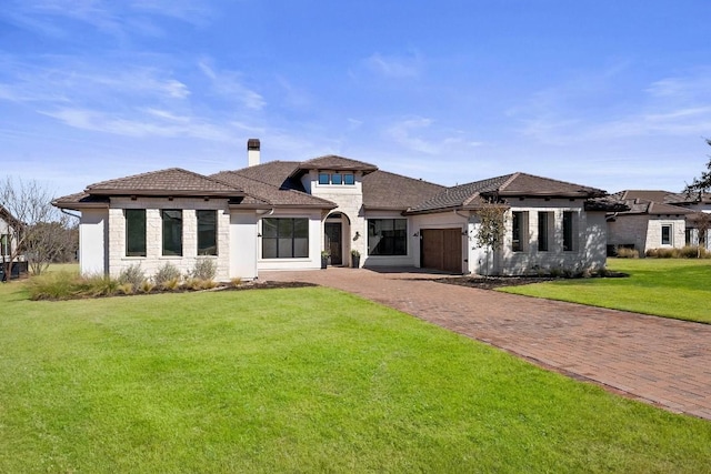 view of front of house featuring a garage and a front yard