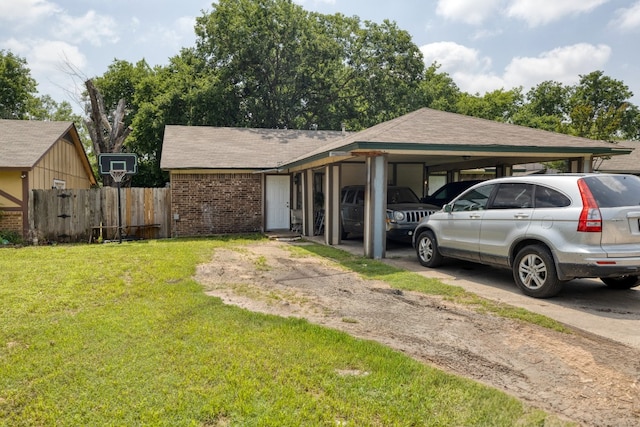 view of front of home featuring a front lawn