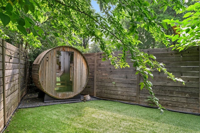 view of yard featuring a shed