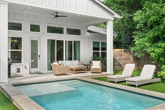 exterior space featuring an outdoor living space and ceiling fan