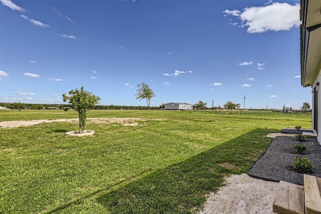 view of yard featuring a rural view