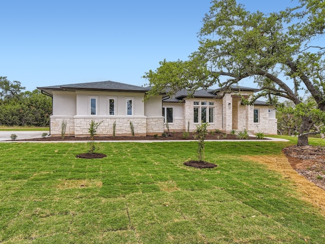 view of front facade with a front lawn