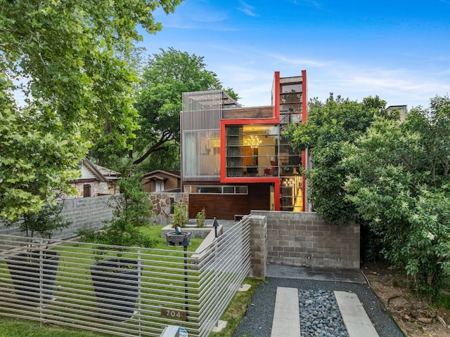 704 W Live Oak St, Austin, TX 78704 - view of contemporary house