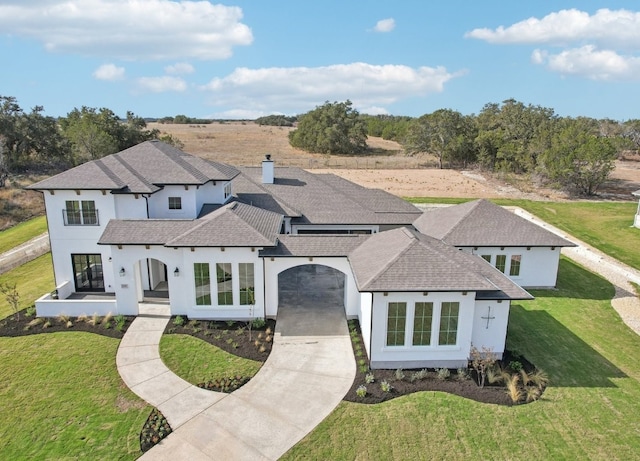 view of front of property featuring a front yard