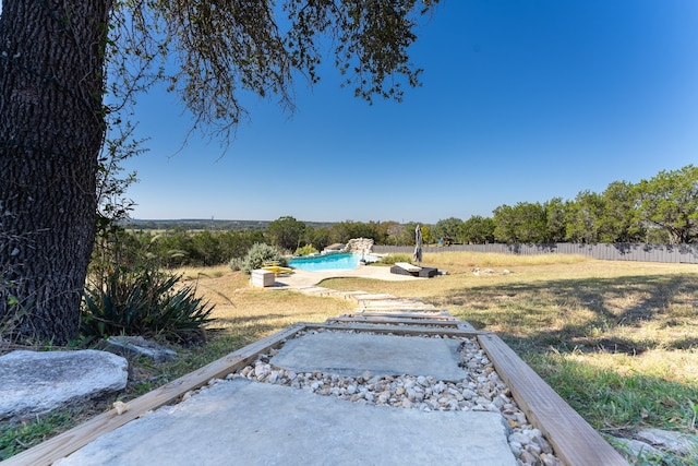 view of yard featuring a fenced in pool