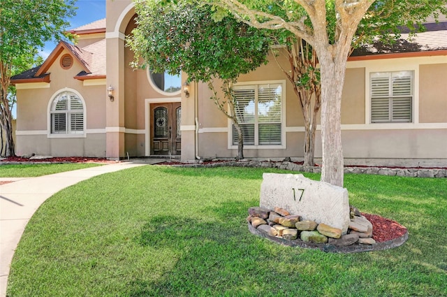 view of front of home featuring a front yard