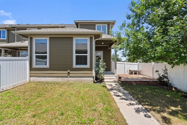 view of front of house featuring a front lawn