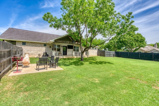 view of yard with a patio