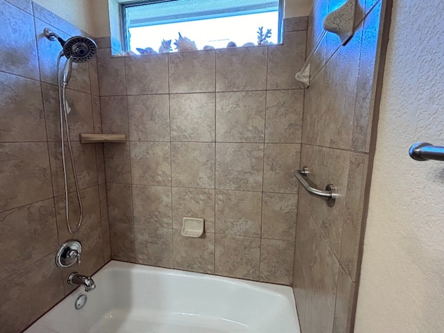 bathroom featuring tiled shower / bath combo