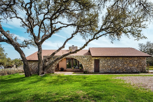 ranch-style home featuring a front yard